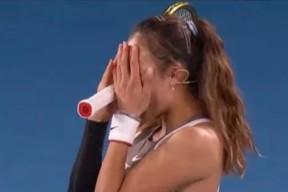 开云体育网址-阿扎伦卡在拜仁比赛中比赛局势复杂，持续失利引发热议！-开云体育网址